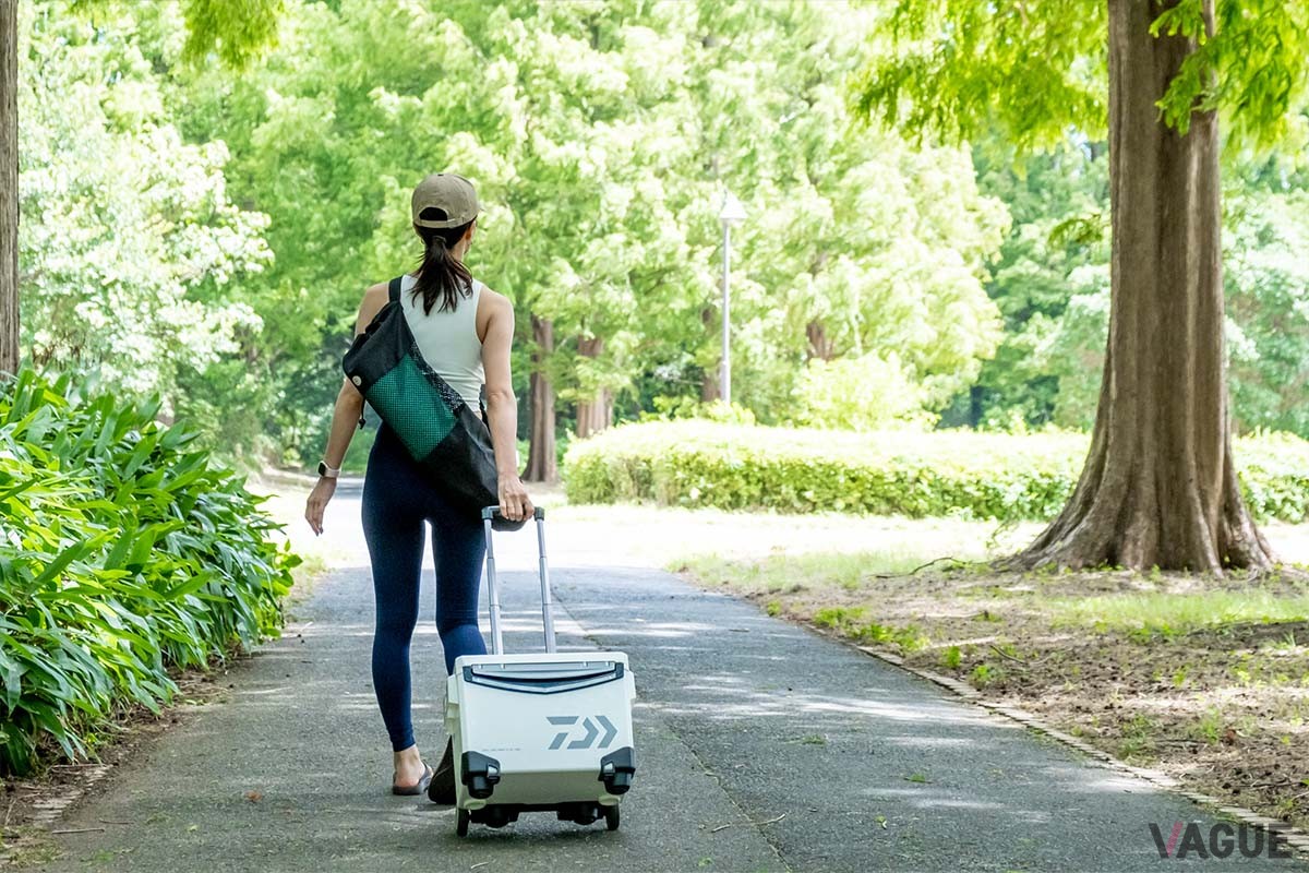 駅の自動改札も通りやすいコンパクトサイズなので、電車でヨガに出かけるときも気軽に使えます