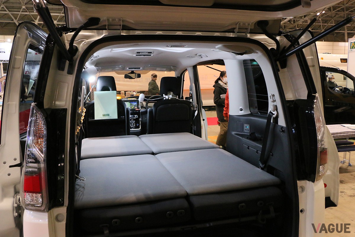 車中泊を快適に楽しむために欠かせない3大マストアイテムは「マット」、「寝袋」、「シェード」