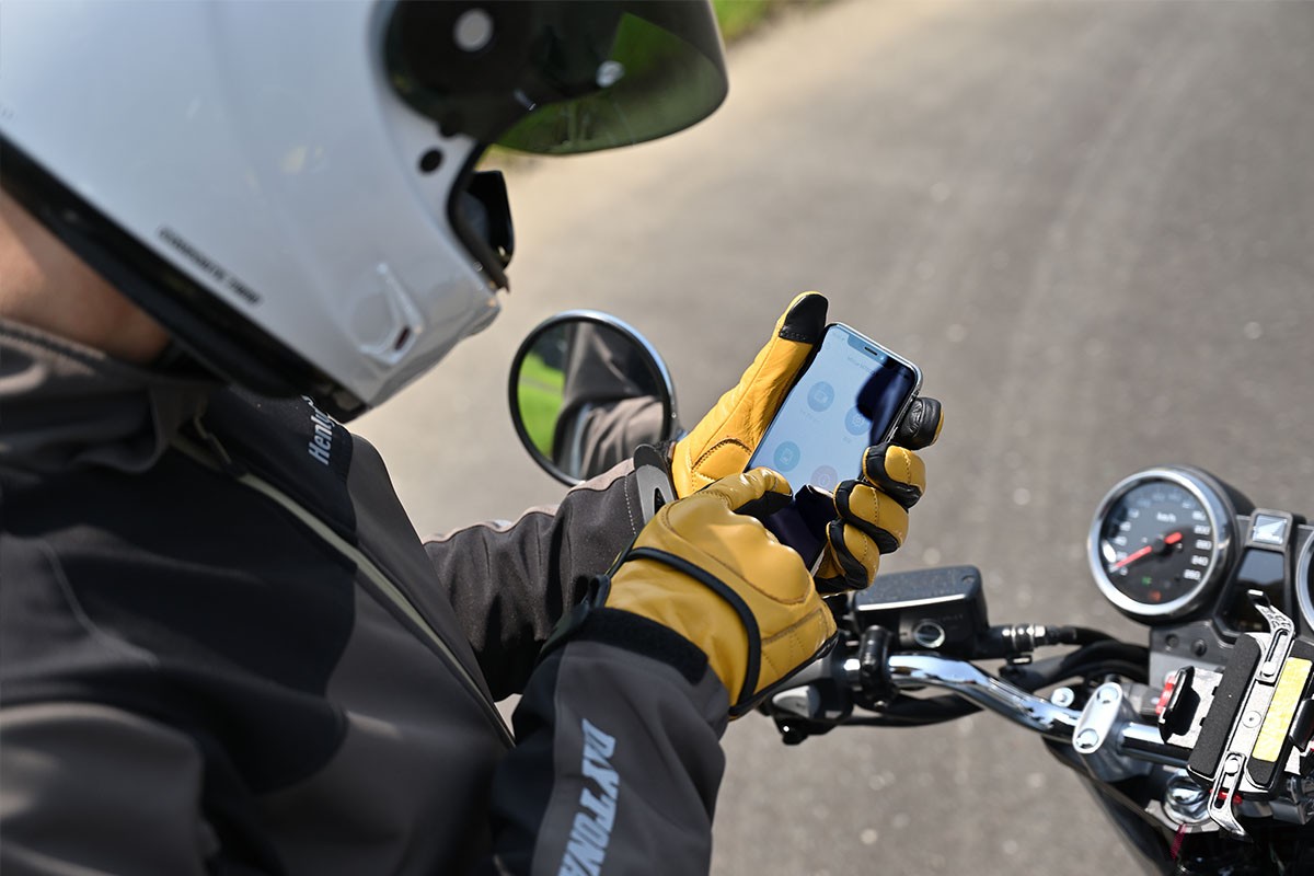 動画ファイルはスマートフォンで確認するだけでなく、内蔵Wi-Fi経由でダウンロードすることもできます。ファームウェアが常に最新バージョンにアップデートされるのも心強い