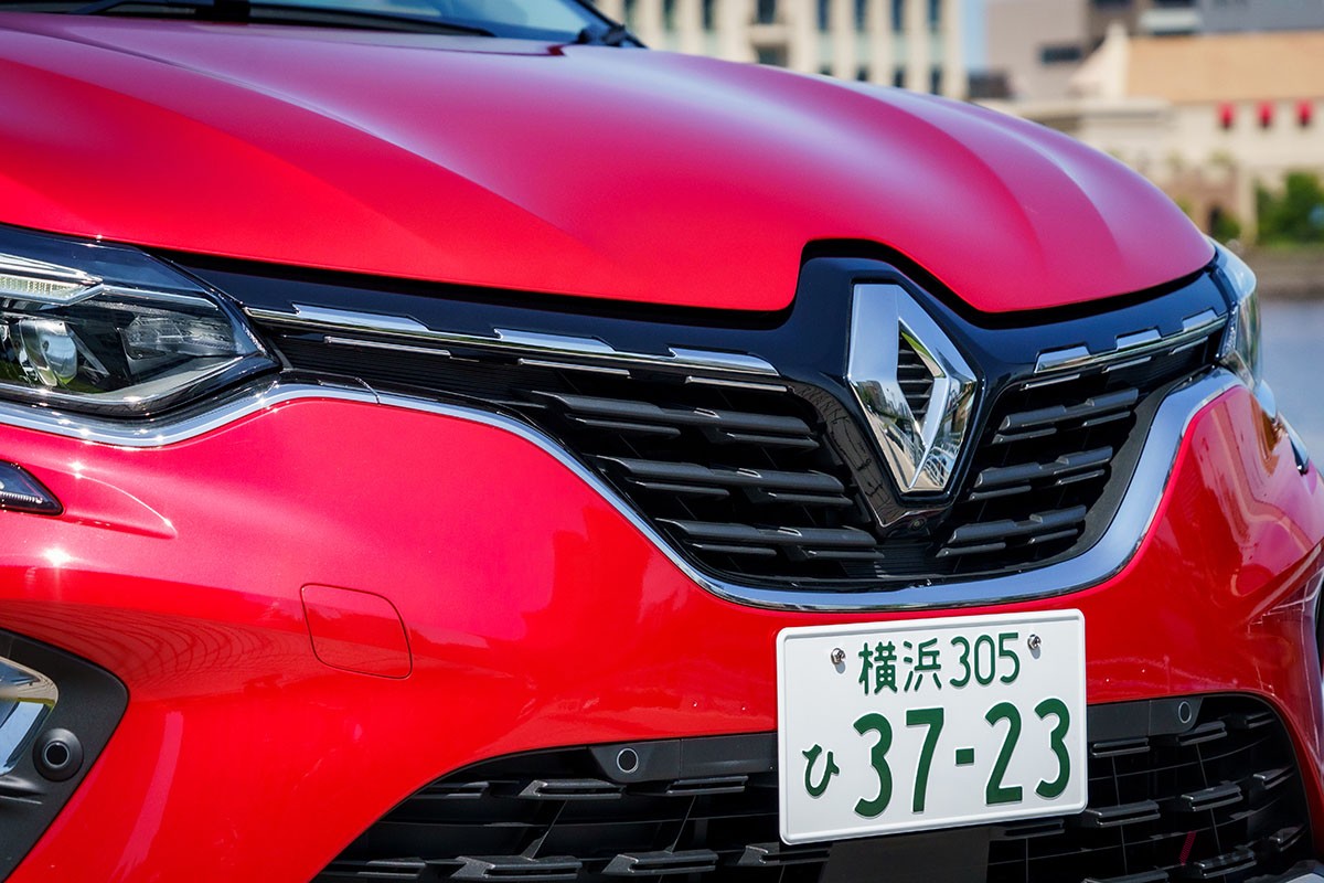 輸入SUVナンバーワンの低燃費とハイレスポンスの爽快な走りが魅力的なルノー「キャプチャーE-TECH HYBRID」