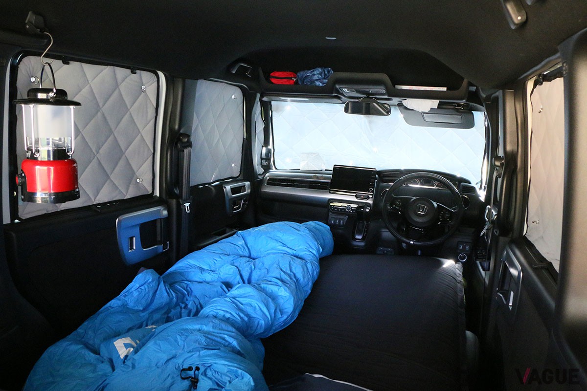 車中泊を快適に楽しむために欠かせない3大マストアイテムは「マット」、「寝袋」、「シェード」