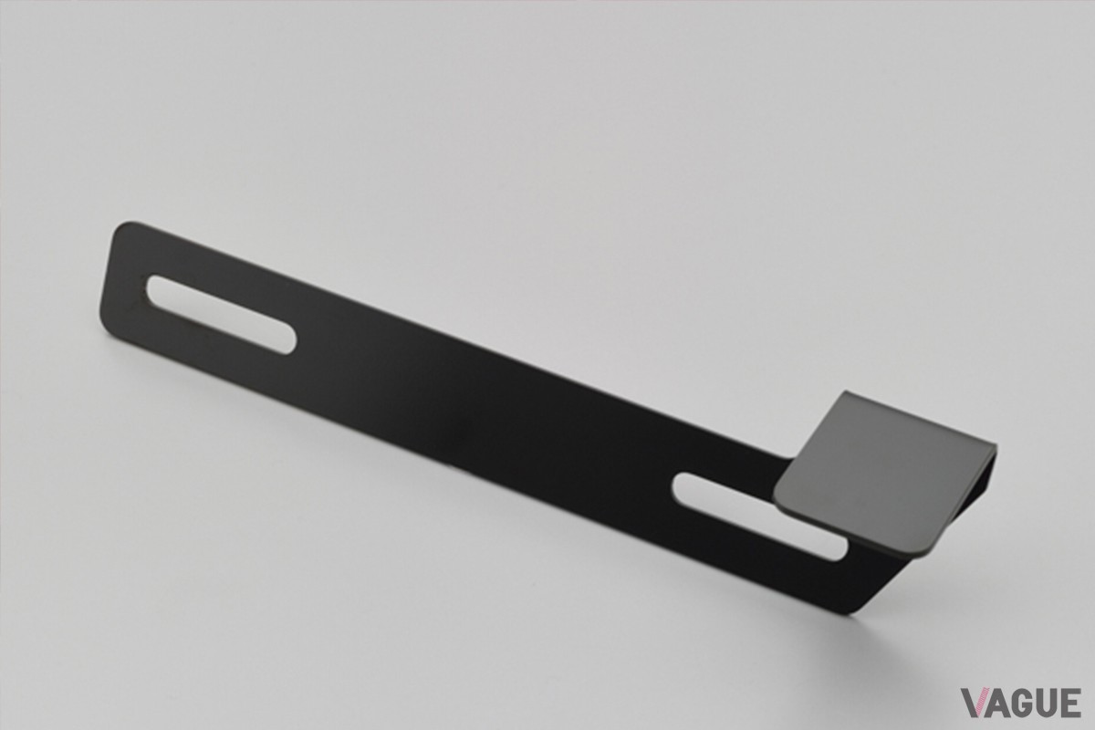 ナンバープレートと共じめするステーなどのアフターパーツも用意される。また、カメラなどが破損した際は補修パーツとして購入することができます