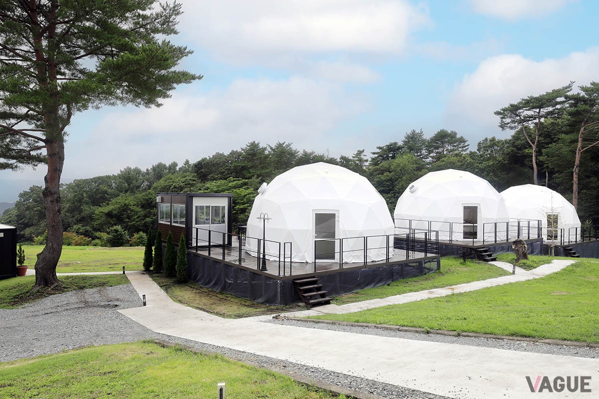 大山と蒜山三座を臨み、夜はきらめく星空を満喫できる岡山・蒜山高原に誕生した新たなグランピングフィールド「星空リゾートHIRUZEN」