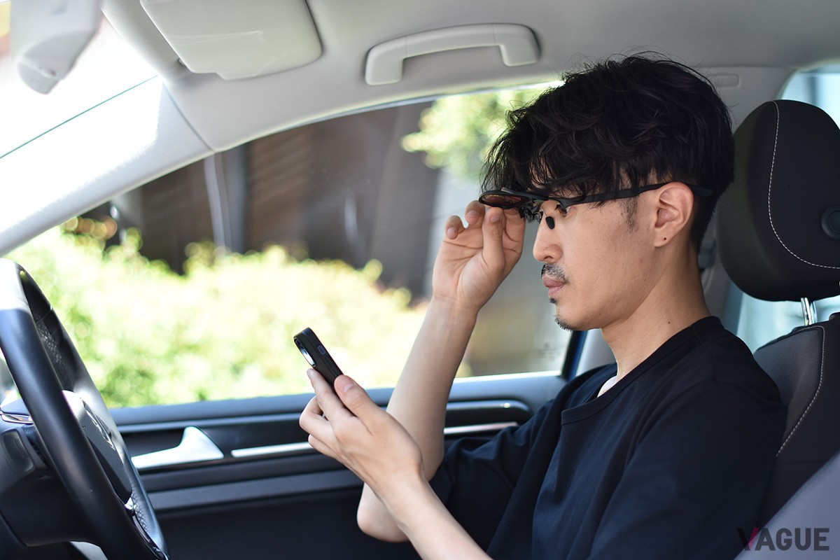 “跳ね上げ機構”による容易なサングラスのON／OFFと快適な装着感により、ドライビング時の視覚ストレスを軽減したタレックスの運転手専用サングラス「FLP01」