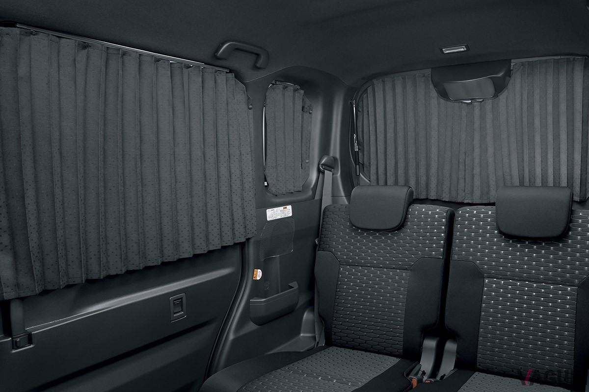 車中泊を快適に楽しむために欠かせない3大マストアイテムは「マット」、「寝袋」、「シェード」