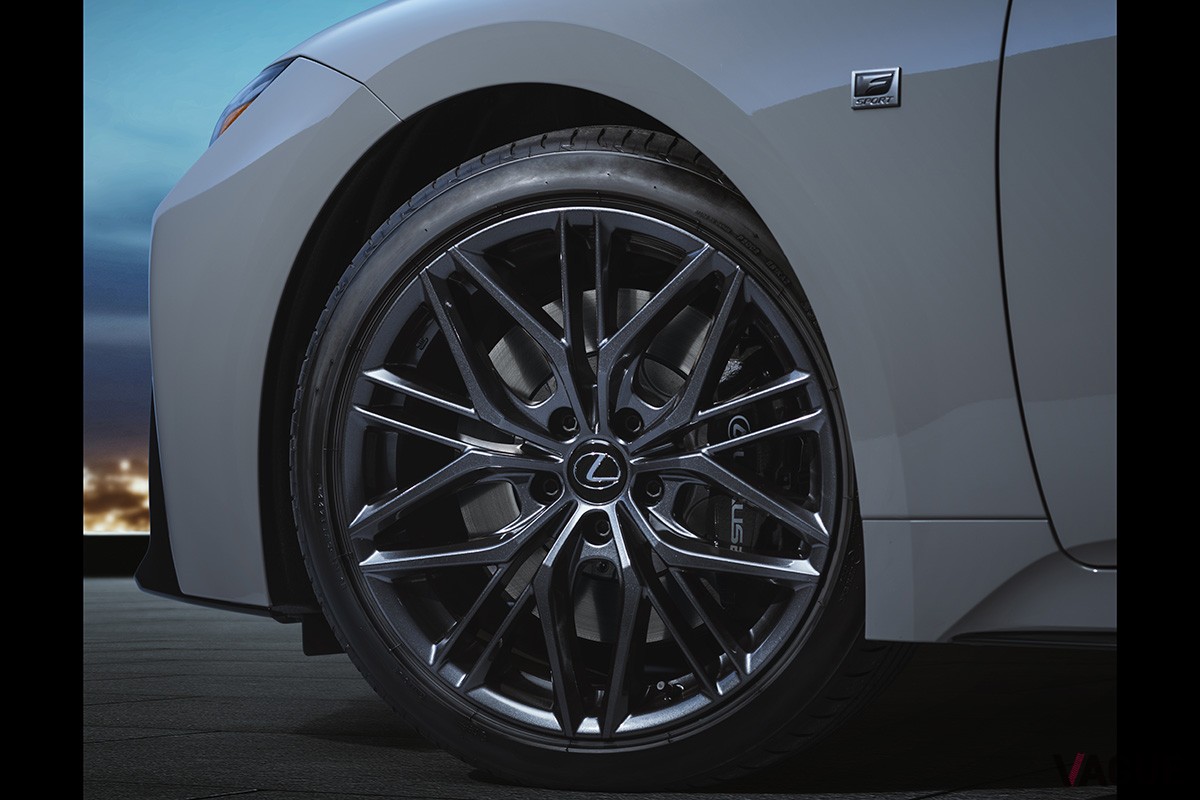 いまや貴重な5リッター自然吸気V8エンジンを搭載するハイパフォーマンスセダン、レクサス「IS500“F SPORT Performance”」