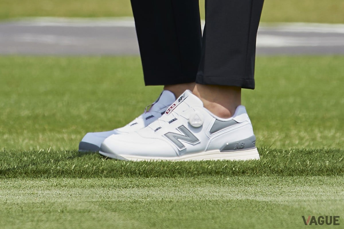 プロゴルファーからも好評！ ニューバランスの新作ゴルフシューズはなぜ“日本人の足”にフィットする？ | VAGUE(ヴァーグ)