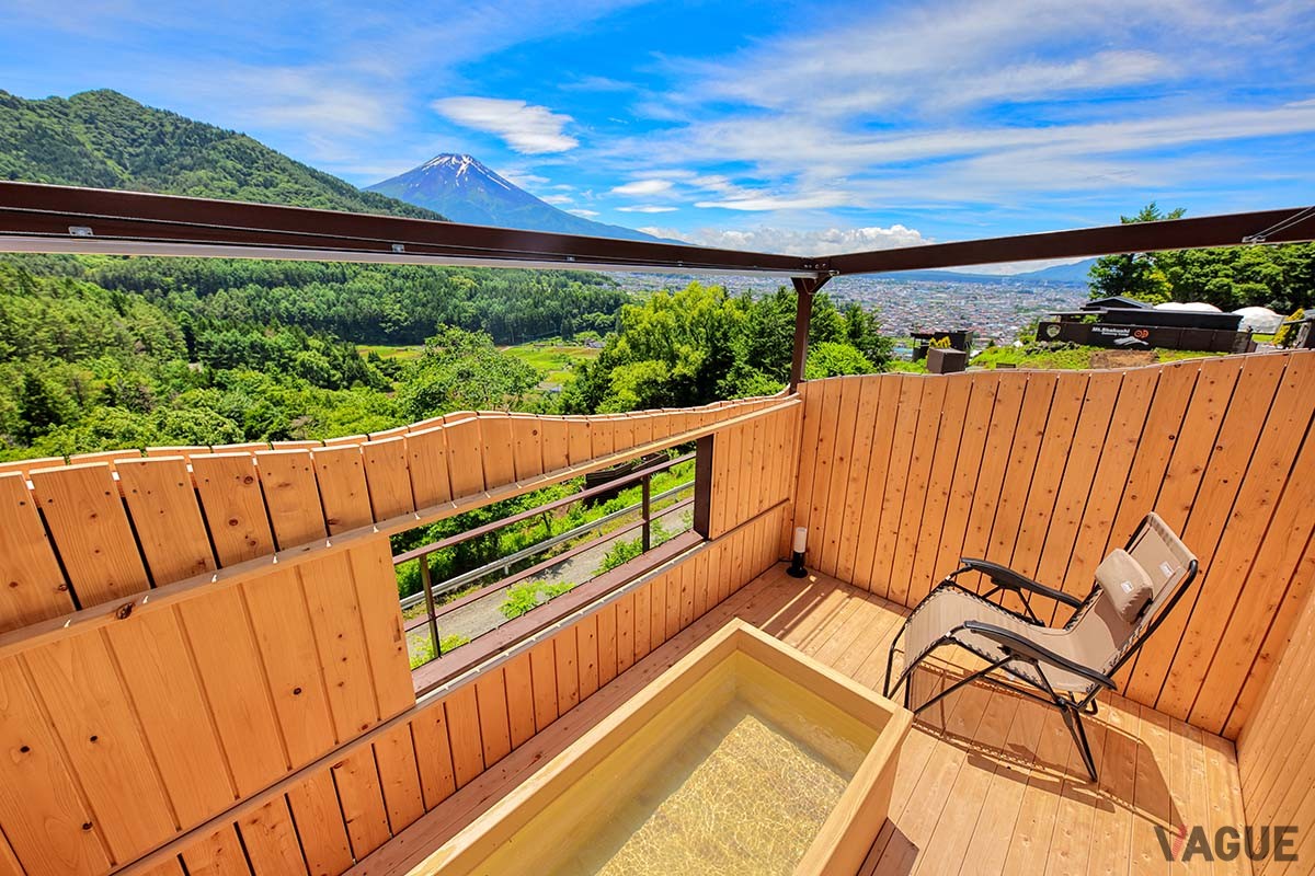 富士山の絶景を臨みながら貸切の露天風呂＆サウナで至福の時間を過ごせる「杓子山ゲートウェイキャンプ」に新設のグランスイート