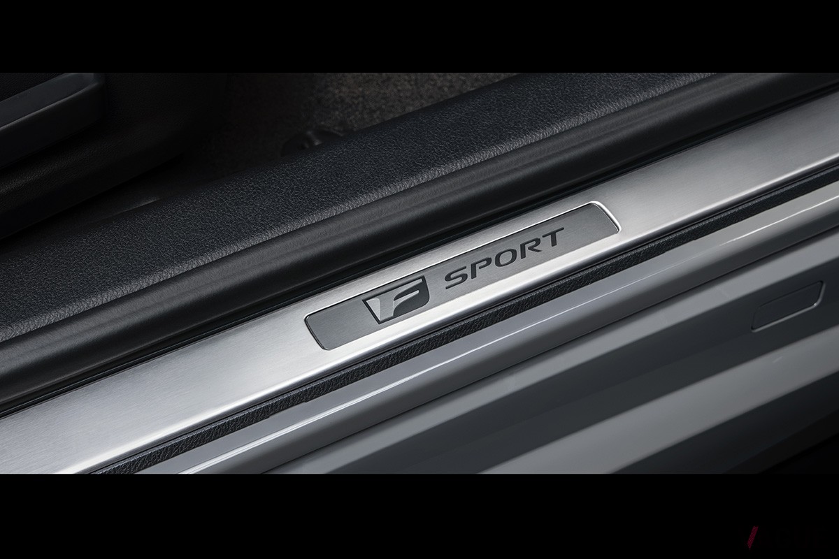 いまや貴重な5リッター自然吸気V8エンジンを搭載するハイパフォーマンスセダン、レクサス「IS500“F SPORT Performance”」