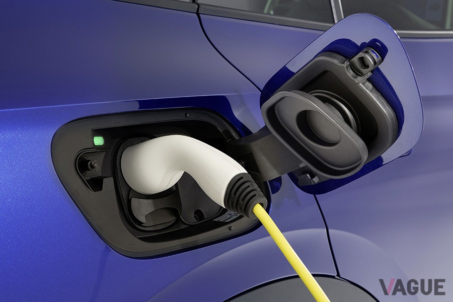 VW「ID.4」の充電校