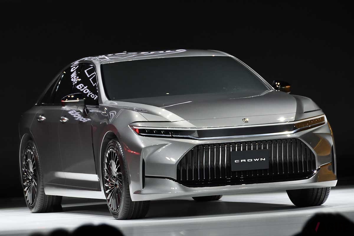 トヨタ新型「クラウン（セダン）」