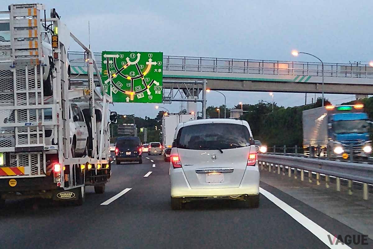 渋滞中はとくに運転に集中しよう