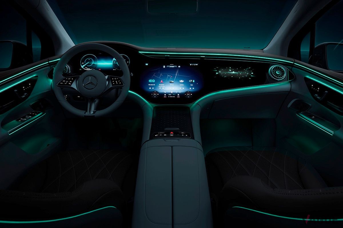 2022年10月に世界初公開予定のメルセデス・ベンツ「EQE SUV」のインテリア