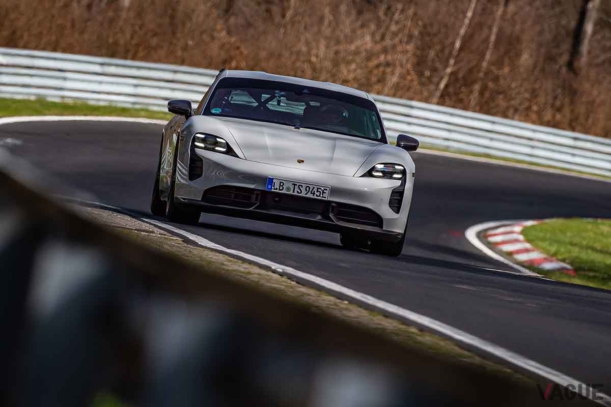 独ニュルブルクリンク北コースの量産EV最速のラップタイムを更新したポルシェ「タイカンターボS」