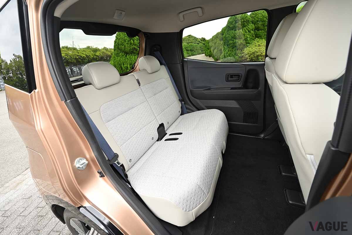 日産新型「サクラ」の後席