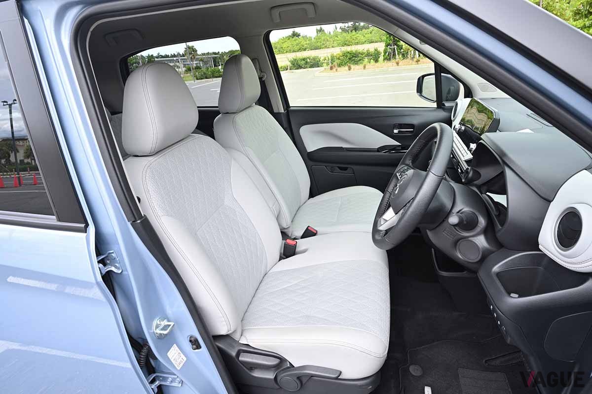 三菱新型「eKクロスEV」の前席