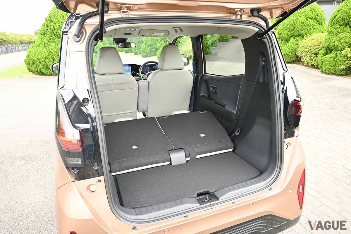 日産新型「サクラ」の荷室