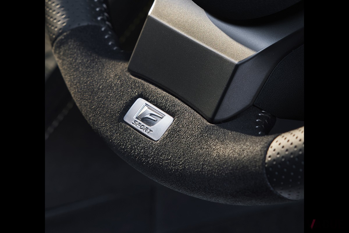 いまや貴重な5リッター自然吸気V8エンジンを搭載するハイパフォーマンスセダン、レクサス「IS500“F SPORT Performance”」