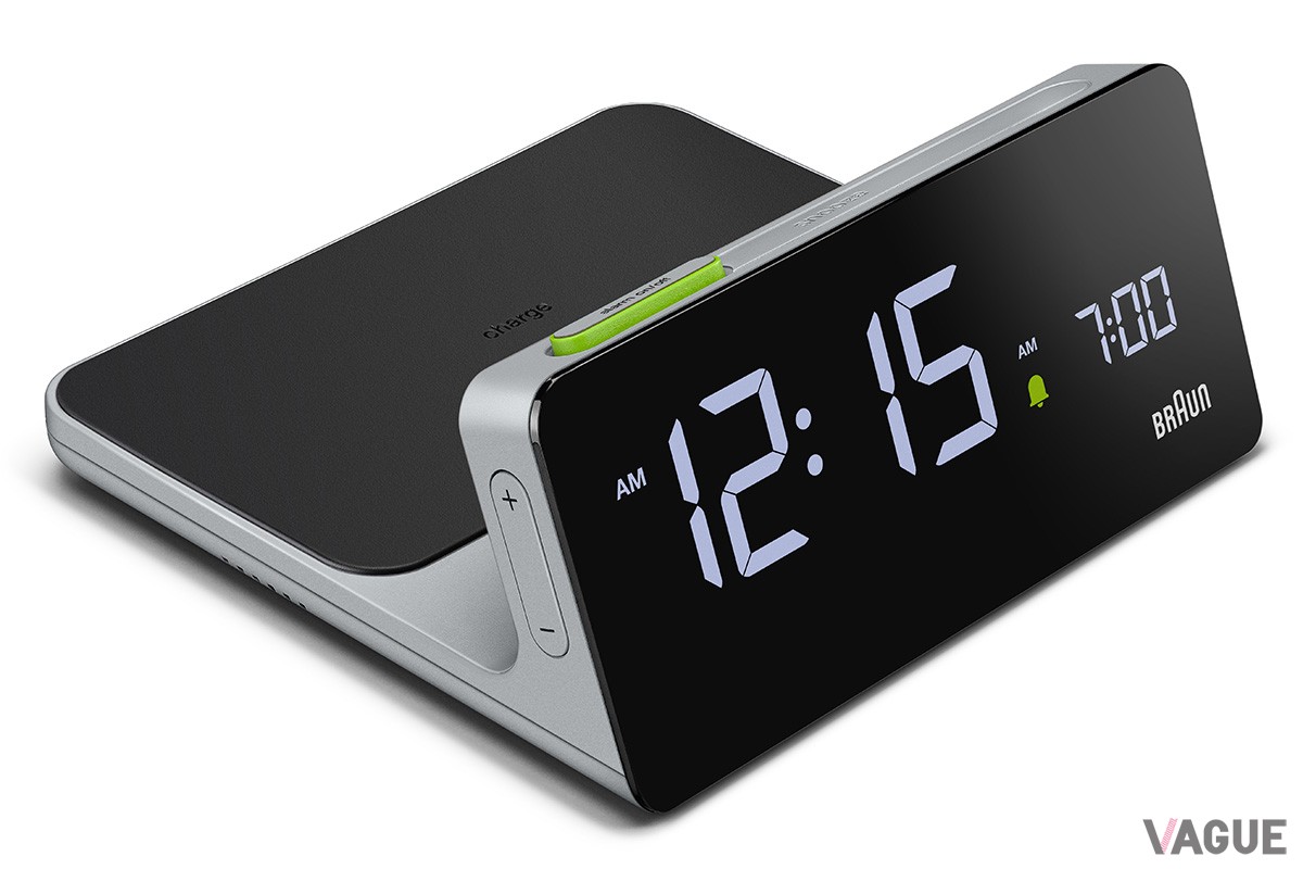ブラウンの優れたデザイン力とイマドキの機能を兼備したデジタルクロック「BC21」に、新色のグレーが追加された