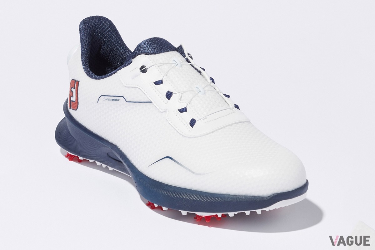 スパイクレスシューズのような軽くて快適な履き心地を実現した、ハイパフォーマンスを期待できるFootJoyのスパイクゴルフシューズ「FJ ATAK」