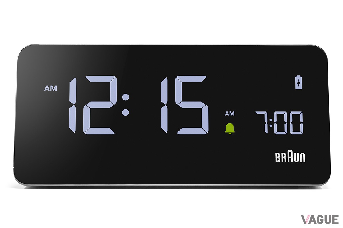 ブラウンの優れたデザイン力とイマドキの機能を兼備したデジタルクロック「BC21」に、新色のグレーが追加された