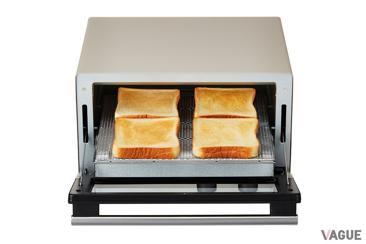 大きな特徴である、「トースターが4枚入る」27cmの広い庫内