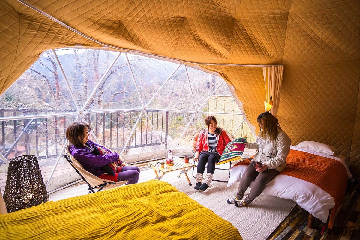 徳島にある剣山の連峰に囲まれた秘境の地に誕生した1日1組限定のグランピング施設「glampark つるぎの湯」