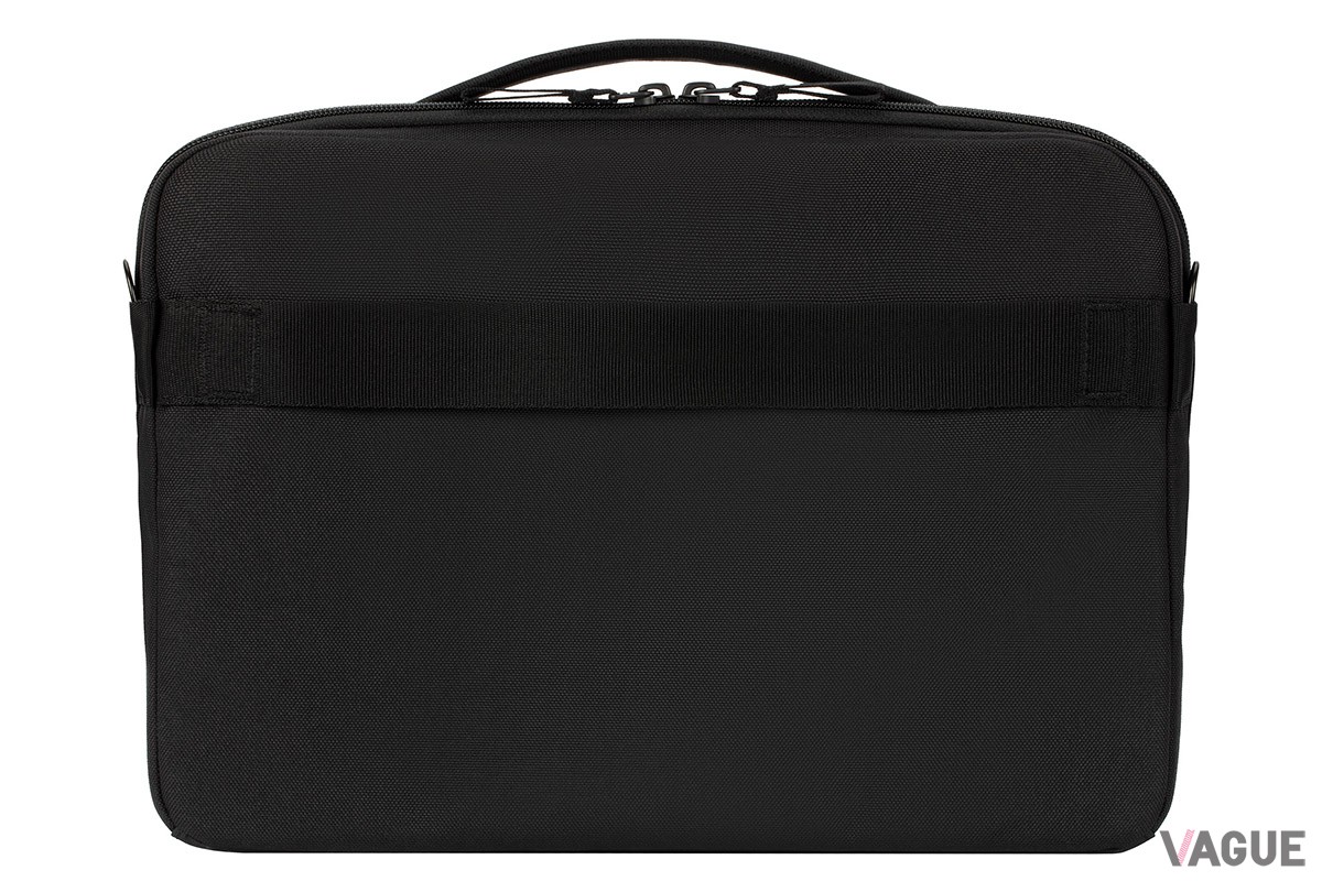 いまや仕事上で必需品となったデジタルデバイスをはじめ、仕事道具一式をスマートにまとめられるインケースの新作ブリーフケース「A.R.C. Brief」