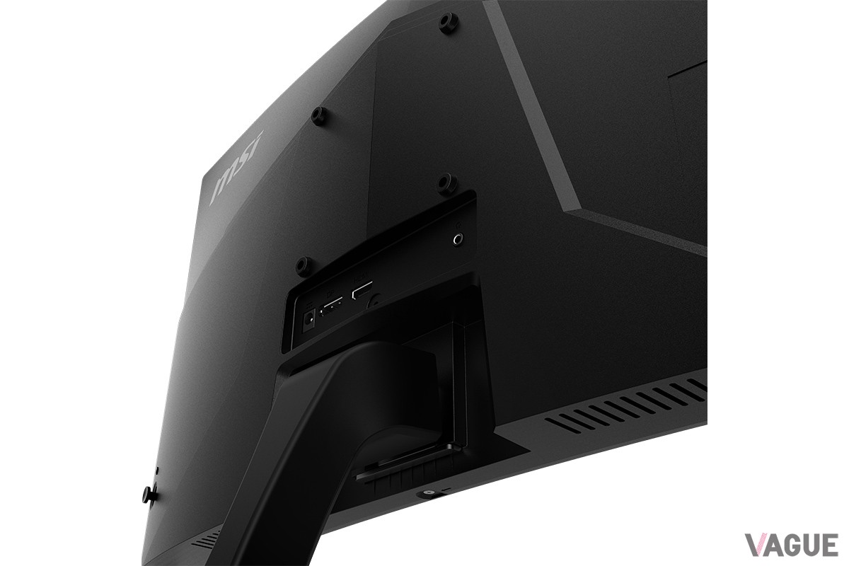 本体サイズはW539.8xD184.7xH413.4mm。本体重量は約3.1kg