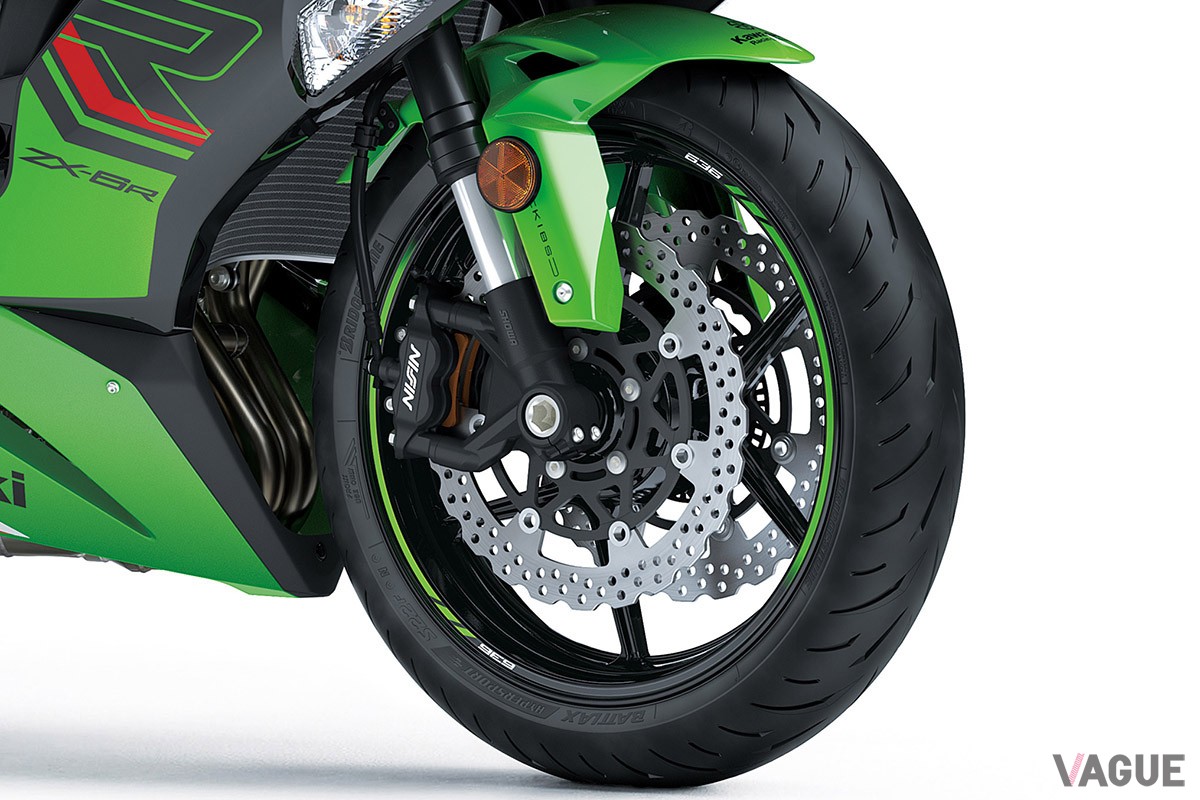 スーパーバイク世界選手権を戦う「Ninja ZX-10RR」をイメージした新グラフィックが印象的な2023年仕様の「Ninja ZX-6R KRTエディション」