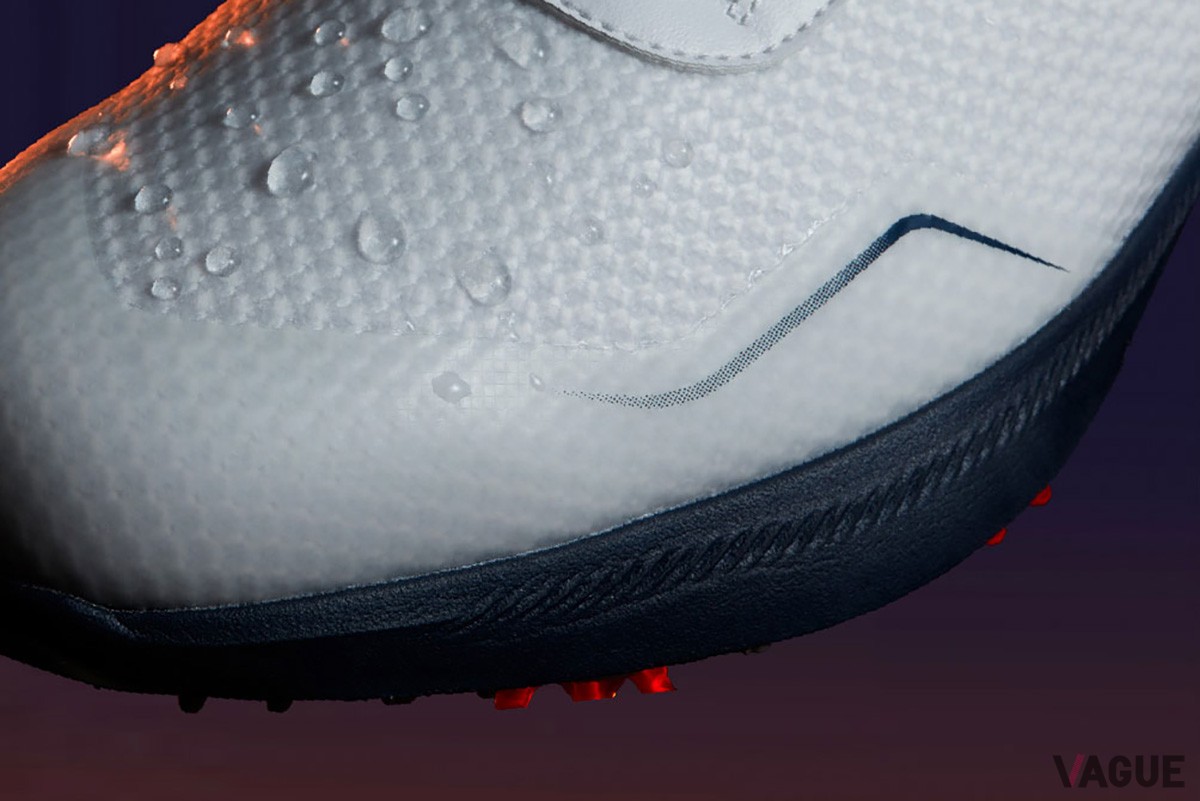 スパイクレスシューズのような軽くて快適な履き心地を実現した、ハイパフォーマンスを期待できるFootJoyのスパイクゴルフシューズ「FJ ATAK」