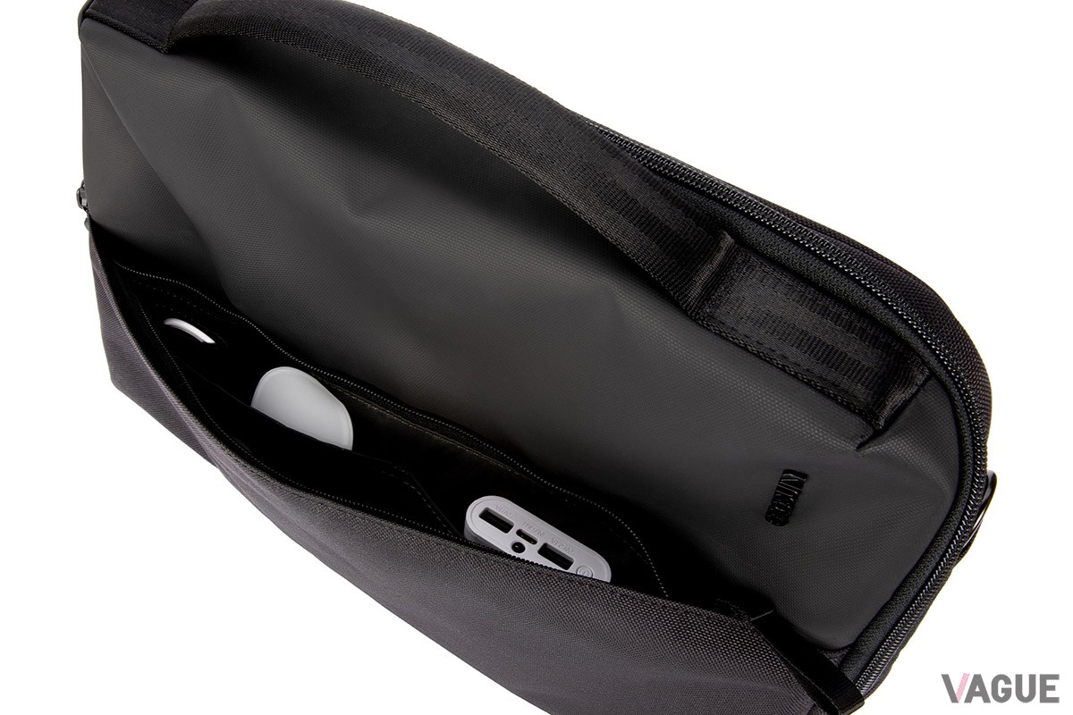 いまや仕事上で必需品となったデジタルデバイスをはじめ、仕事道具一式をスマートにまとめられるインケースの新作ブリーフケース「A.R.C. Brief」