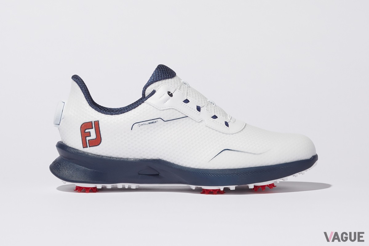 スパイクレスシューズのような軽くて快適な履き心地を実現した、ハイパフォーマンスを期待できるFootJoyのスパイクゴルフシューズ「FJ ATAK」