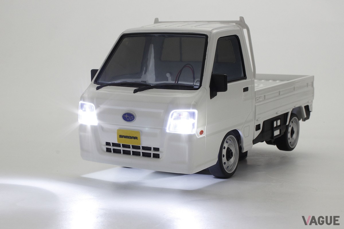 京商エッグ「ファーストミニッツ」シリーズの6代目サンバーは、実車を想起させるディテールとギミック、そして本家「ミニッツ」から継承した走りのよさが魅力のR／Cカーだ
