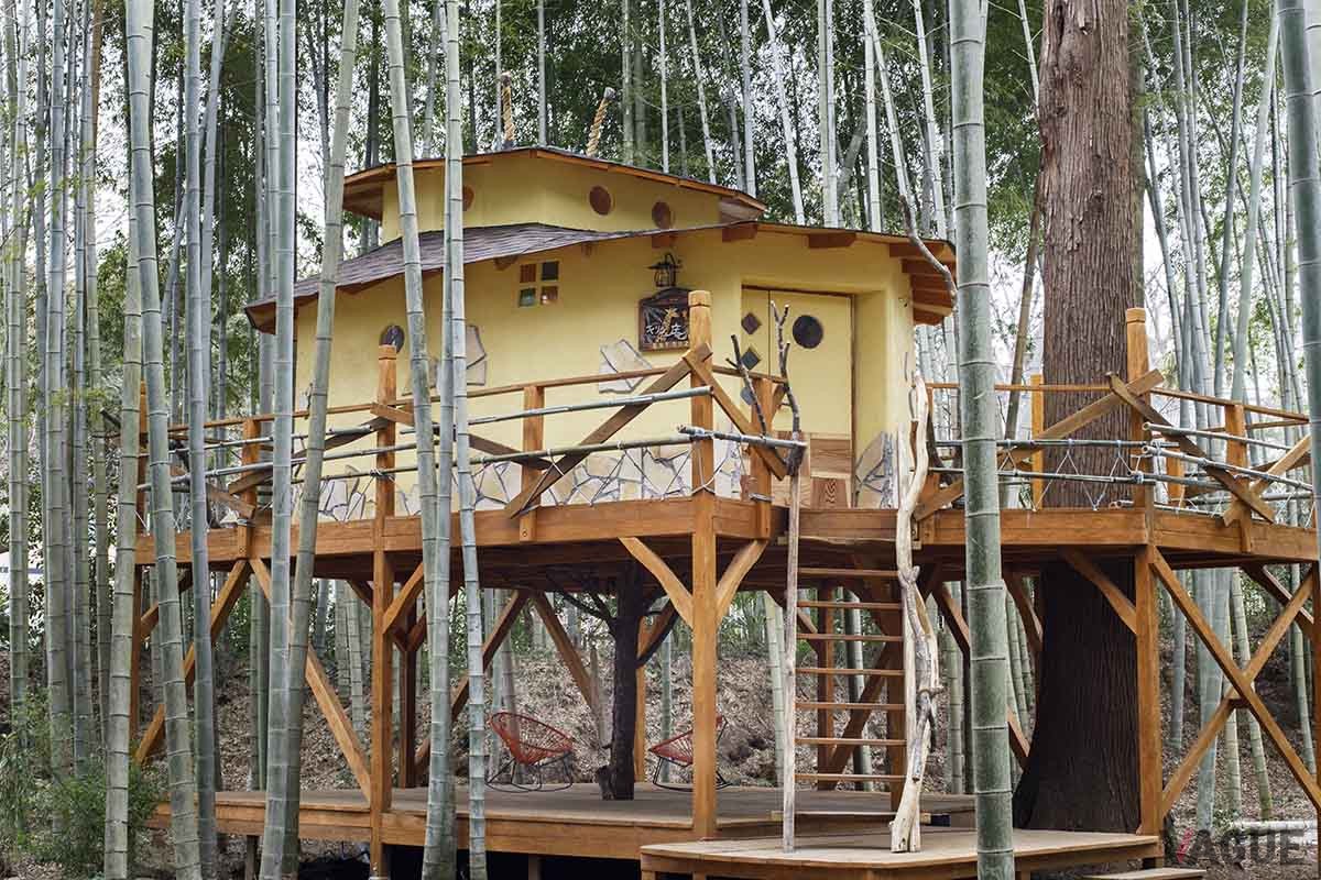 「The Bamboo Forest」：オブジェ作家である木村勝一さんによる独創的なデザインのツリーハウスは、室内もワクワクする仕掛けが満載