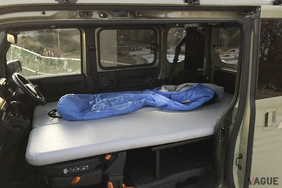 快適な車中泊＆車上泊に欠かせない3大ギアは「マット」「寝袋」「シェード」