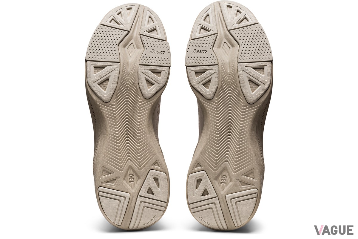 “GUIDESOLE”テクノロジーに着想を得た靴底形状により、歩行時の足首の負担を抑えながら優れた安定感と蹴り出しやすさを実現したアシックスのウォーキングシューズ「GEL-RIDEWALK LIGHT」