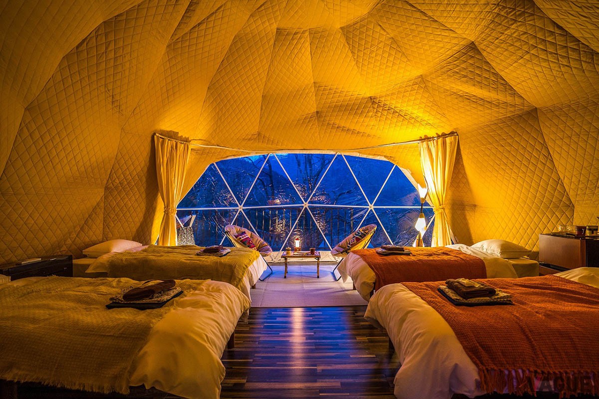 徳島にある剣山の連峰に囲まれた秘境の地に誕生した1日1組限定のグランピング施設「glampark つるぎの湯」