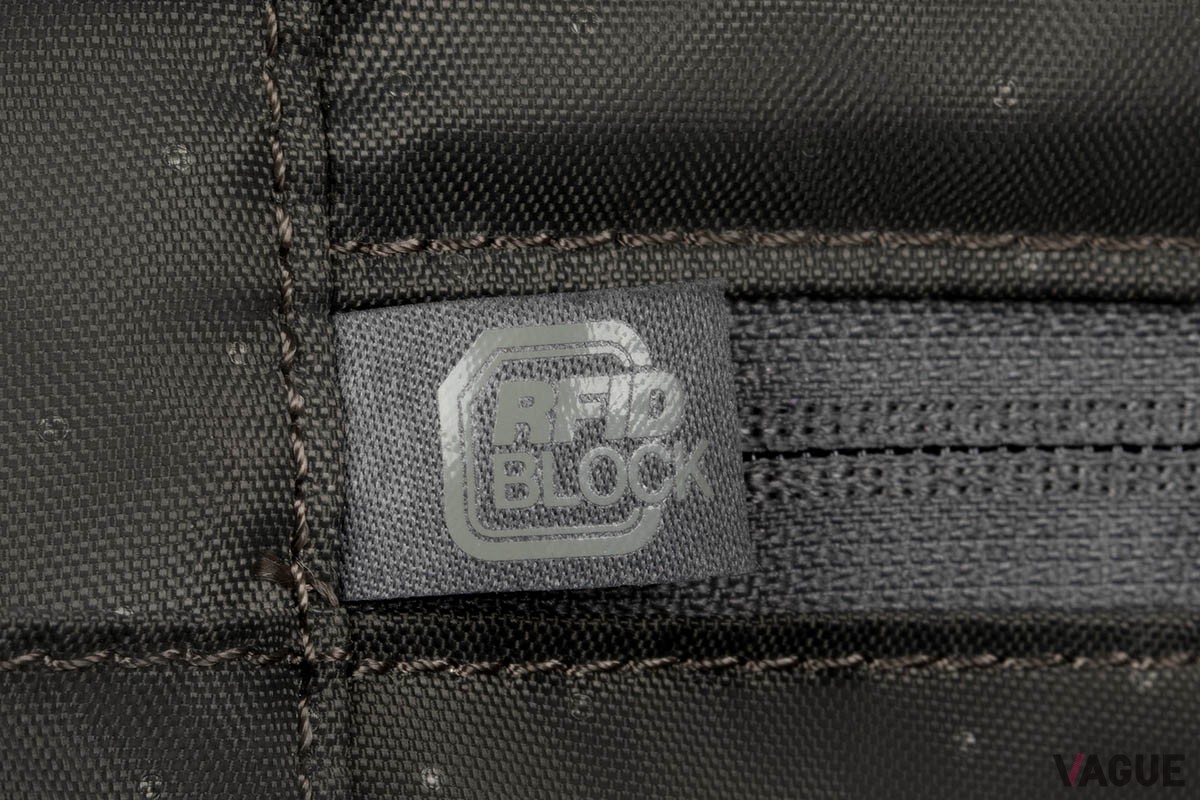 いまや仕事上で必需品となったデジタルデバイスをはじめ、仕事道具一式をスマートにまとめられるインケースの新作ブリーフケース「A.R.C. Brief」