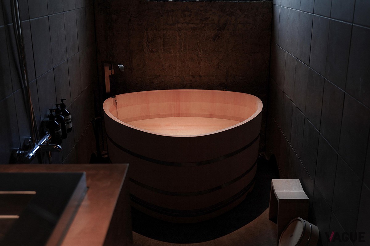 伝統的な琉球建築を生かしつつ、“泥”をモチーフにリメイクした唯一無二の貸別荘「deigo-泥娯-［ISHIGAKI］」