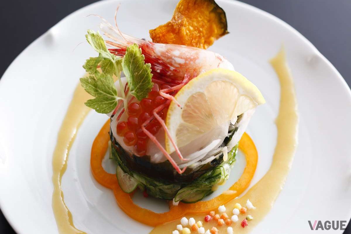 野菜ソムリエ、利き酒師、温泉ソムリエが常駐し、旬の地元食材を使った創作会席と美肌の湯を楽しめる「和のオーベルジュ柿本家」