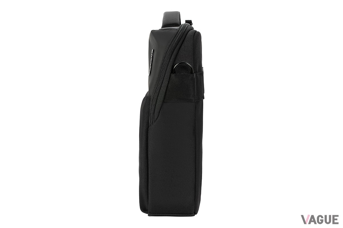 いまや仕事上で必需品となったデジタルデバイスをはじめ、仕事道具一式をスマートにまとめられるインケースの新作ブリーフケース「A.R.C. Brief」