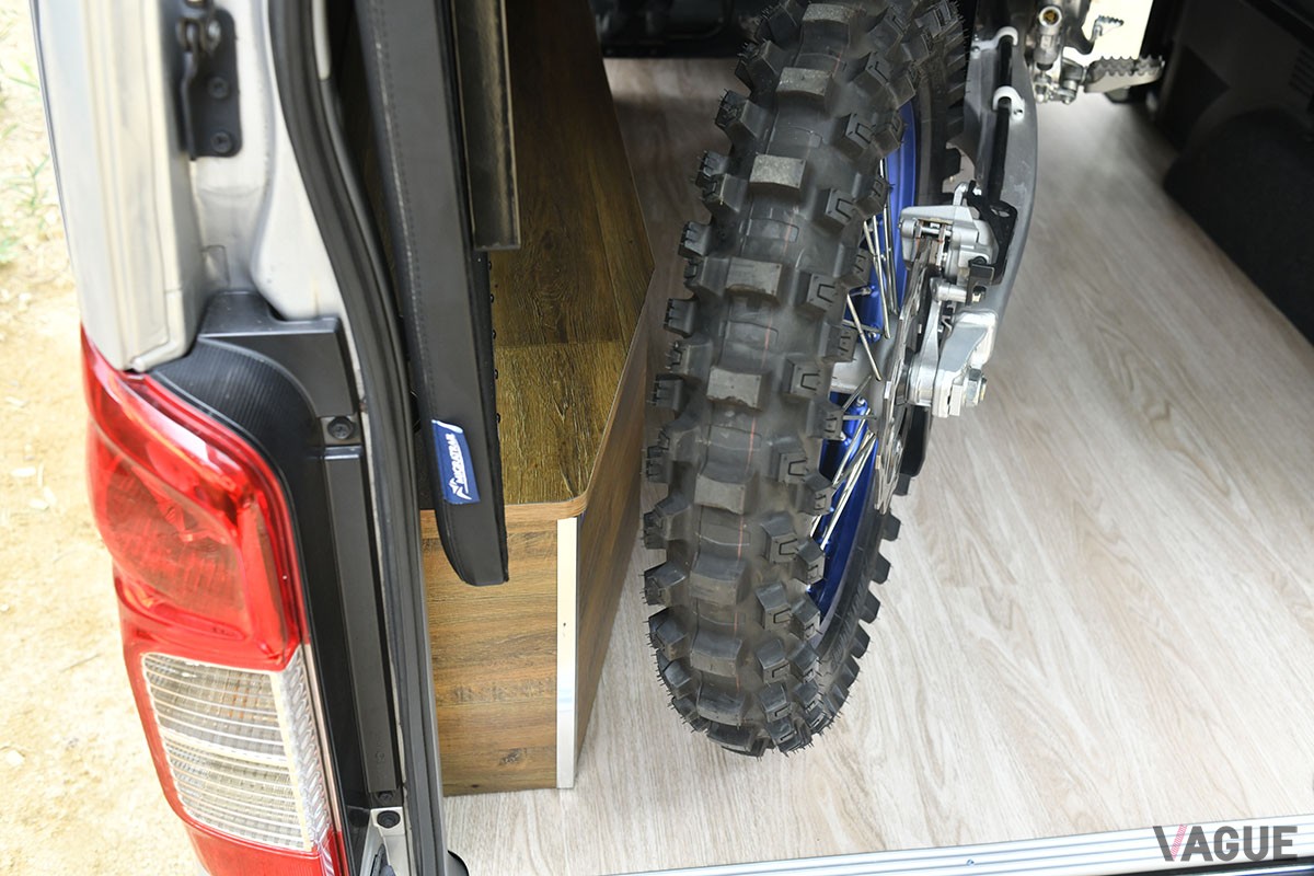 MIGRATRAIL「バン アクティビティーシリーズ」は、車中泊にもバイクにも欲張りな人たちに注目して欲しいワンボックス車向けアクセサリー