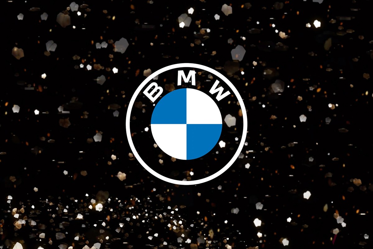 2020年3月4日に変更されたBMWロゴ。2次元で透明なデザインを採用している