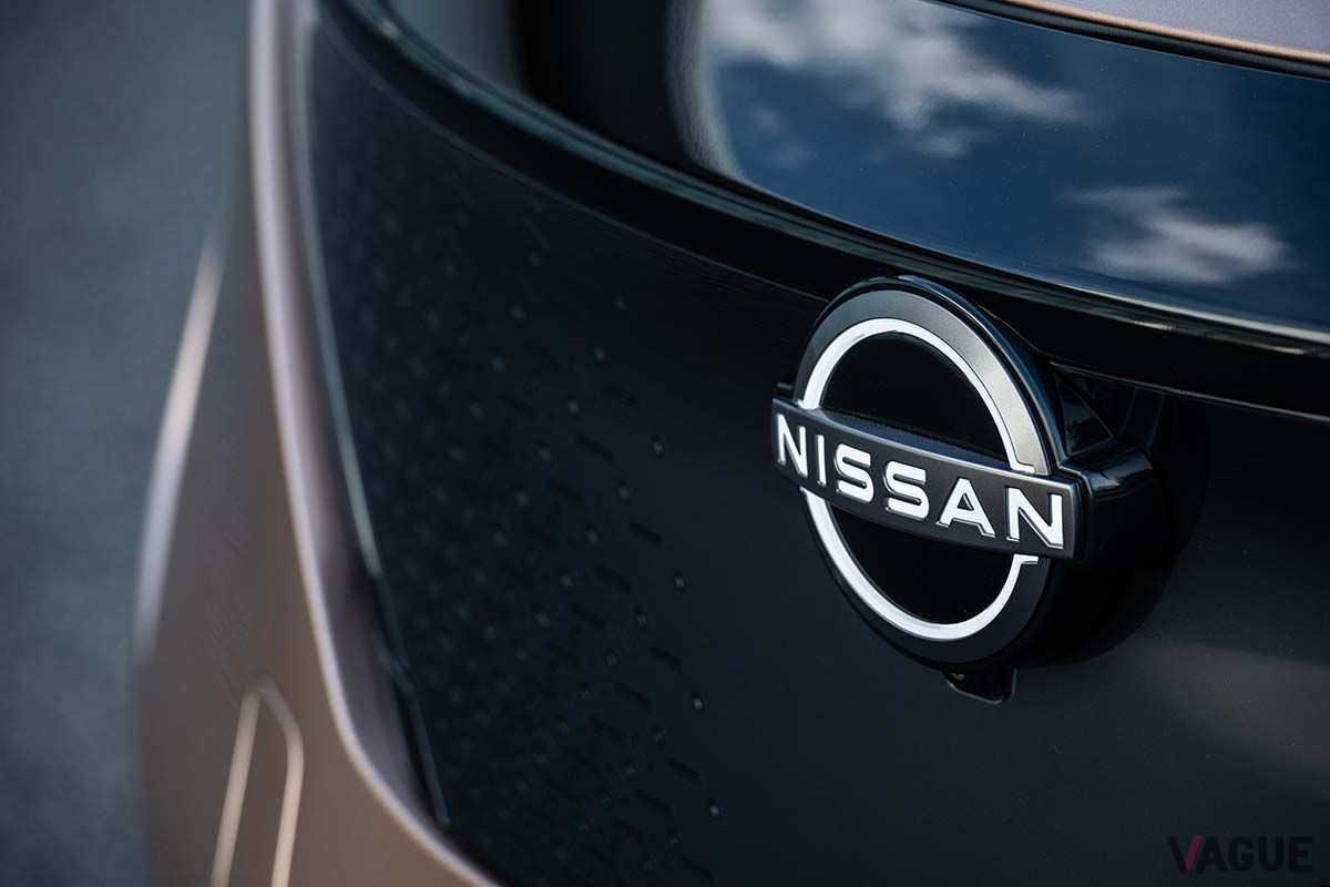 2020年7月15日、新型クロスオーバーSUV「アリア」の発表と同時に変更された新しい日産ロゴ
