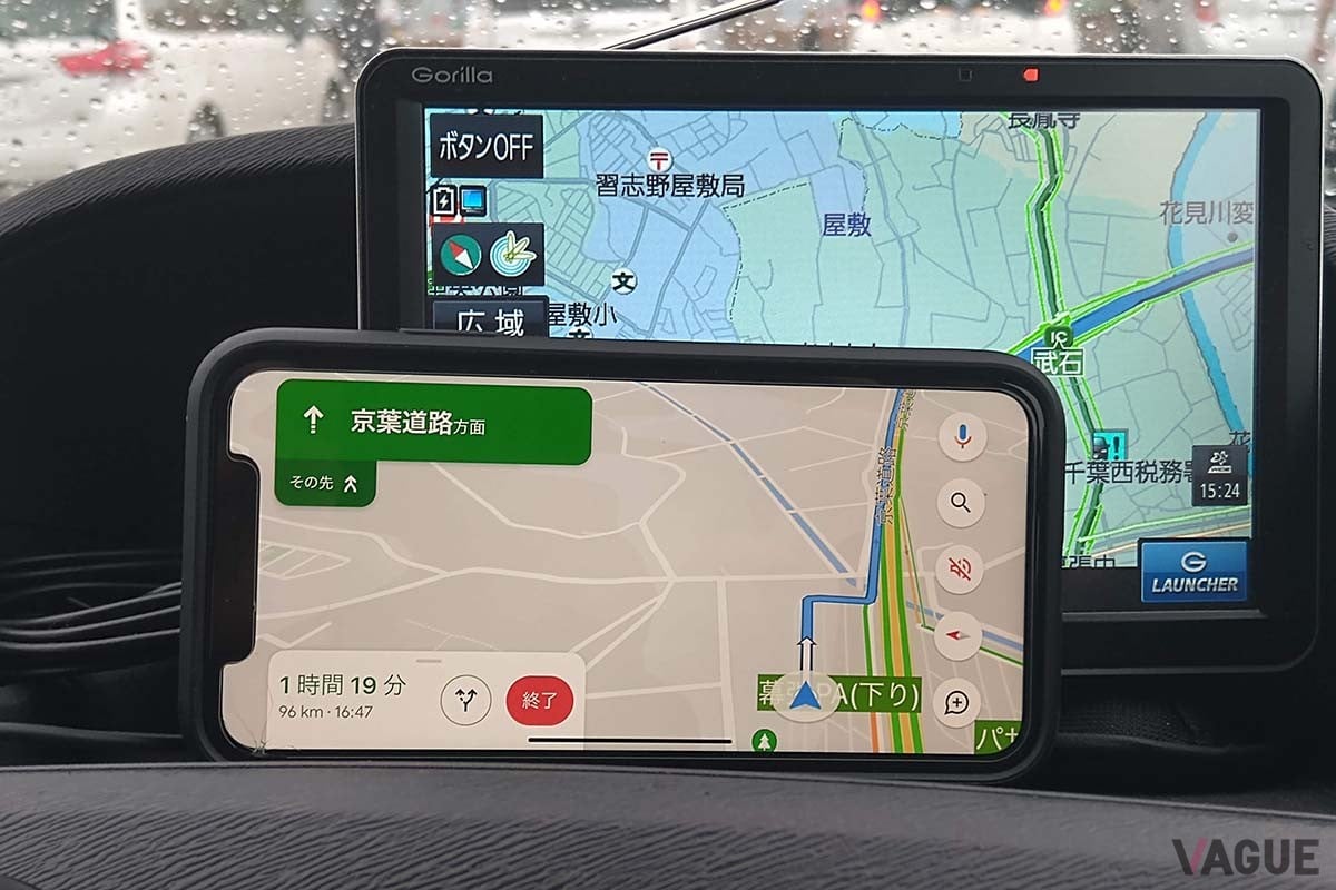 古いカーナビとスマホの地図アプリの両方を使う「2刀流」のドライバーも多い