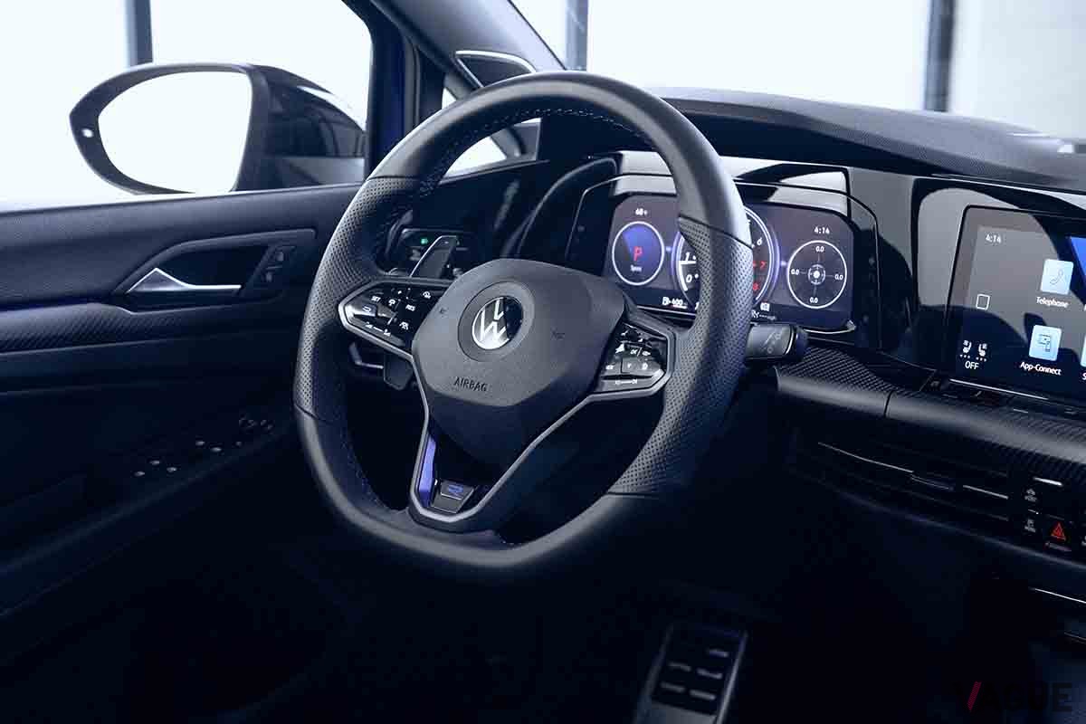 北米市場で登場したVW「ゴルフR 20周年記念エディション」のインテリア