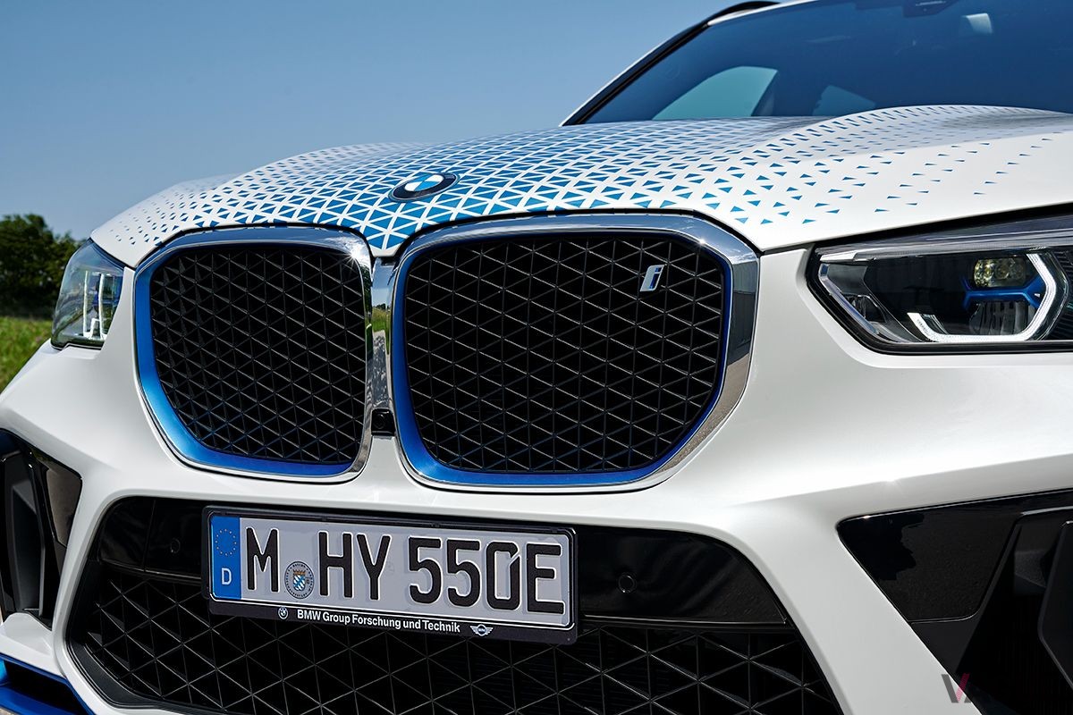 BMWの新型FCV「iX5ハイドロジェン」