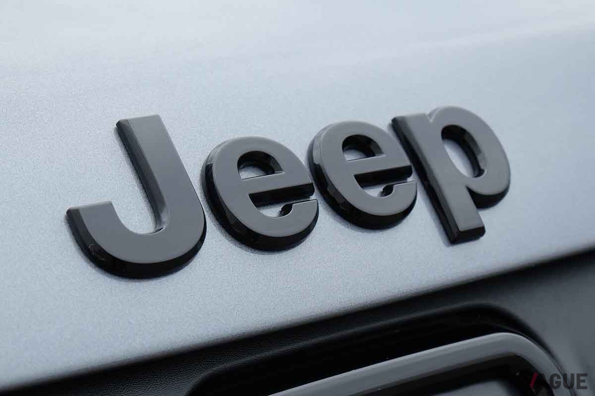 ジープ・コンパスの限定車「コンパス・ナイトイーグル」のエンブレム