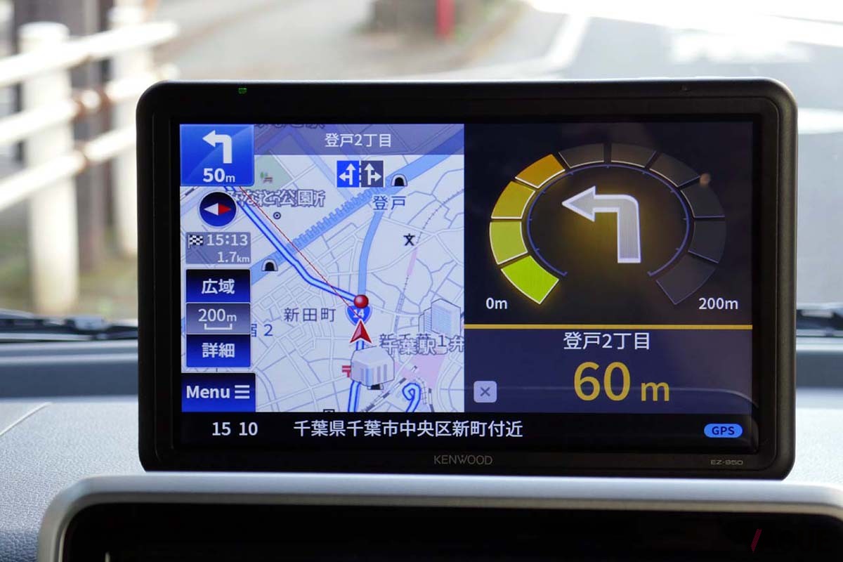 ケンウッド「ココデス」EZ-950  3万6927円(8/29 カカクコム最安) フルセグ9V型ポータブルナビ。わかりやすい案内を追求した「ここです案内」。3軸ジャイロと3軸の加速度センサーで高い測位能力。VICS情報には非対応